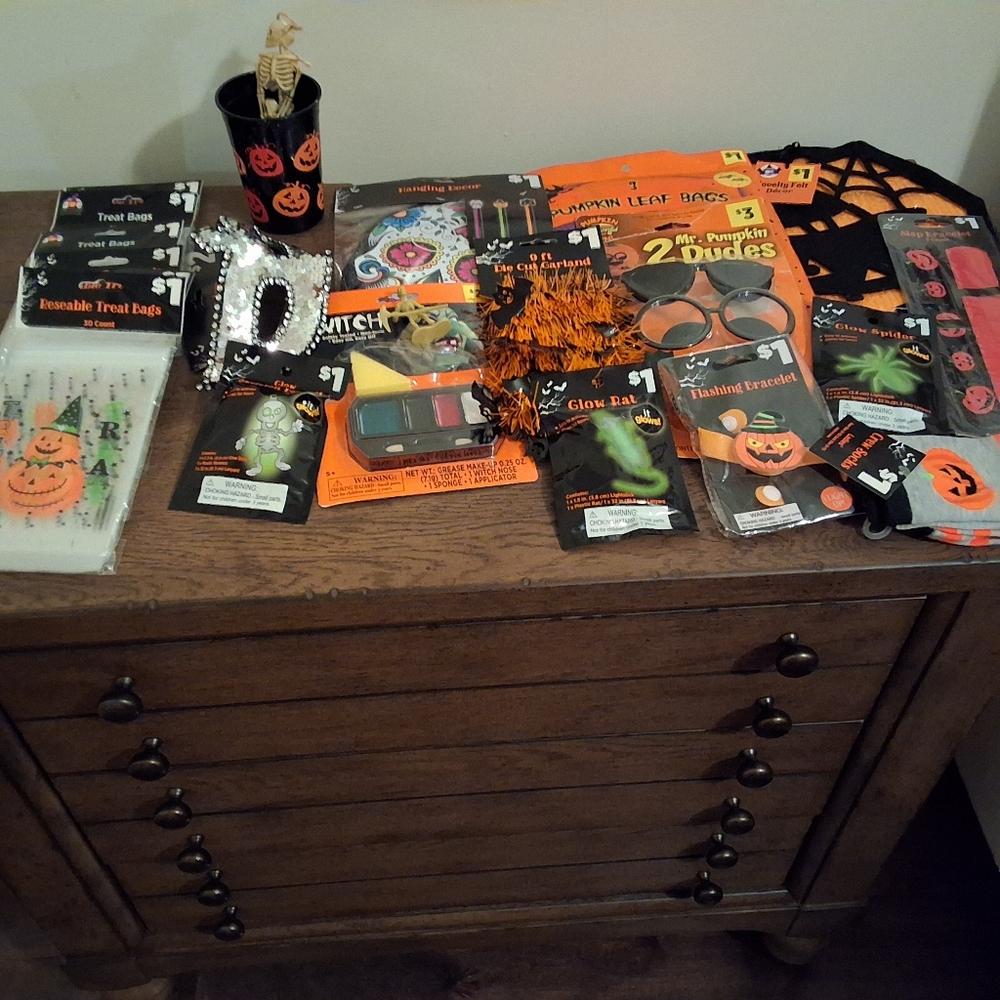 NWT LOT 2 HALLOWEEN BOX - Picture 1 of 6